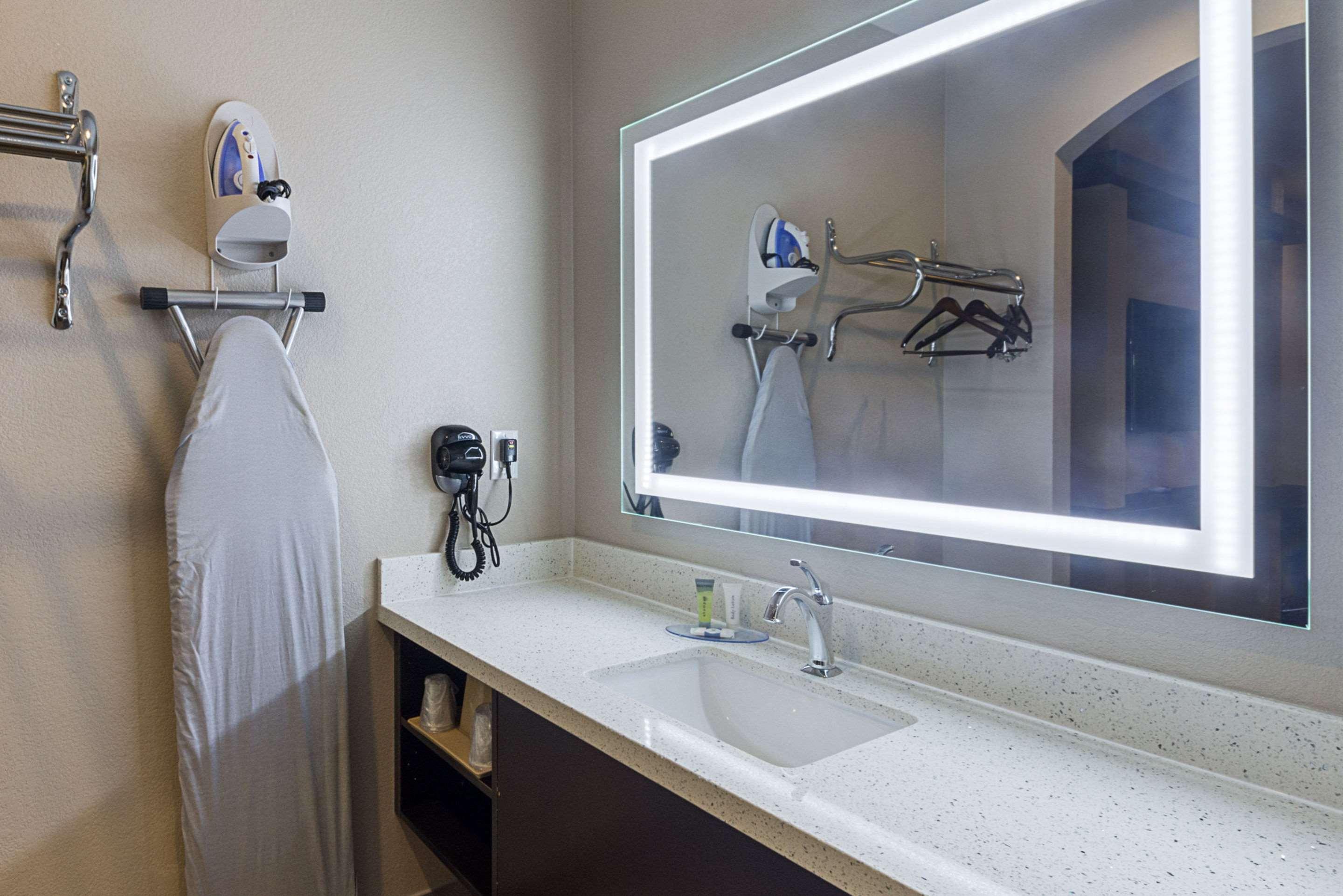 Jersey Village Econo Lodge Inn & Suites Houston Nw-Cy-Fair מראה חיצוני תמונה