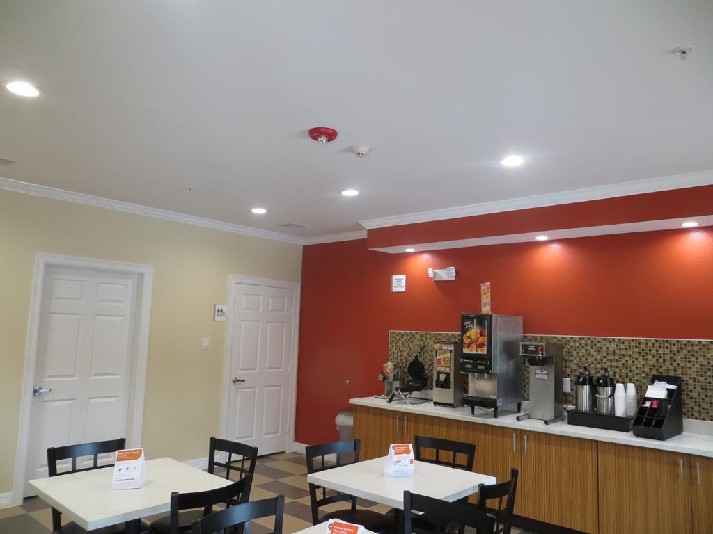 Jersey Village Econo Lodge Inn & Suites Houston Nw-Cy-Fair מראה חיצוני תמונה